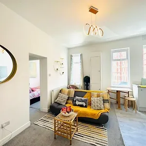 2 Bedroom With Seaside Views , Blackpool United Kingdom